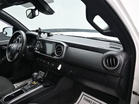 Used 2019 Toyota Tacoma TRD Off-Road image 8