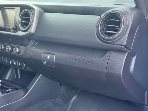Used 2019 Toyota Tacoma TRD Sport AWD/4WD image 22