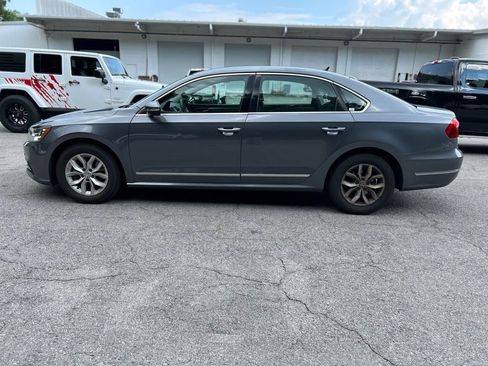 Used 2016 Volkswagen Passat 1.8T S FWD image 4