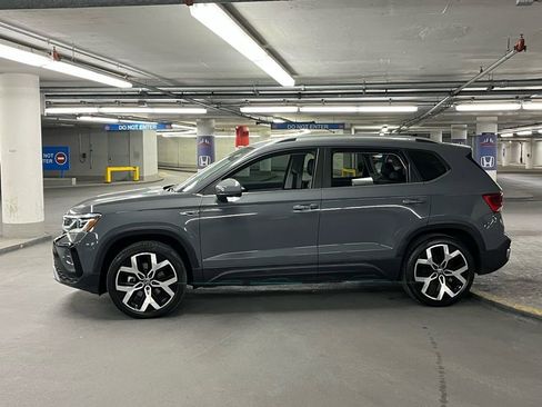 Used 2023 Volkswagen Taos SEL image 33