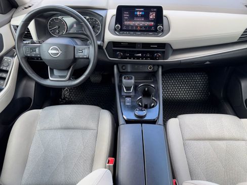 Certified 2025 Nissan Rogue SV image 12