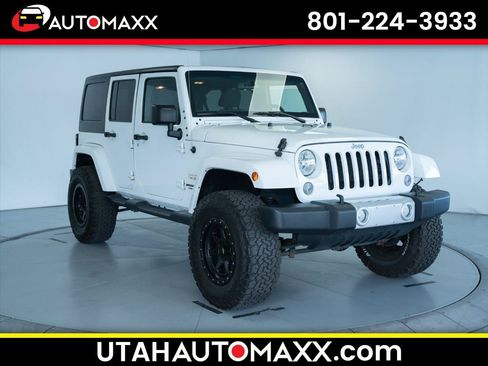 Used 2015 Jeep Wrangler Unlimited Sahara w/ Connectivity Group AWD/4WD image 1