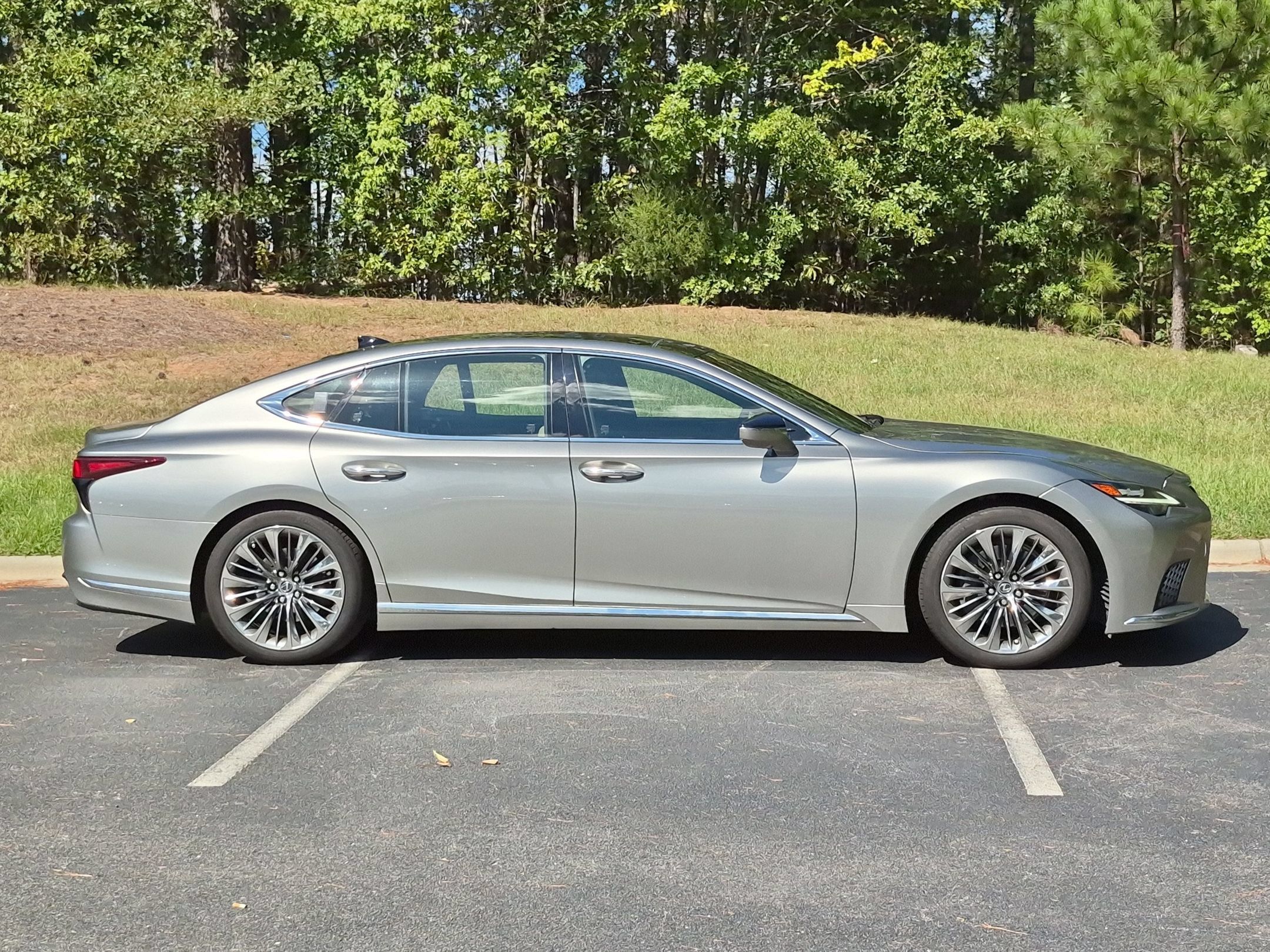 Used 2023 Lexus LS 500 w/ Interior Upgrade Package RWD image 23