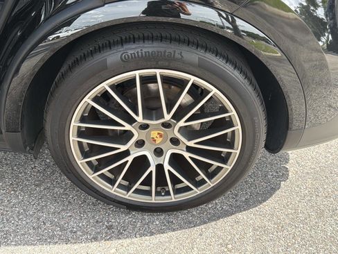 Used 2023 Porsche Cayenne Platinum Edition AWD/4WD image 10