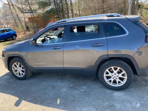 Used 2015 Jeep Cherokee Latitude w/ Cold Weather Group AWD/4WD image 8