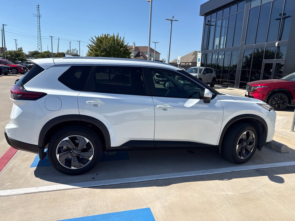 Used 2024 Nissan Rogue SV w/ SV Premium Package FWD image 4