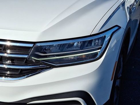 Certified 2022 Volkswagen Tiguan SE image 11