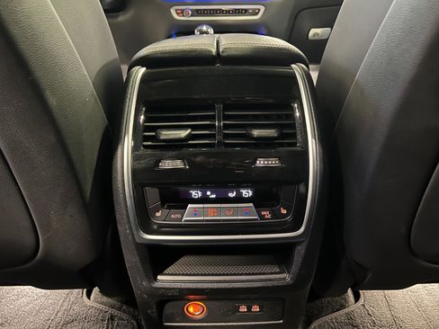 Used 2022 BMW X7 xDrive40i w/ Premium Package image 32