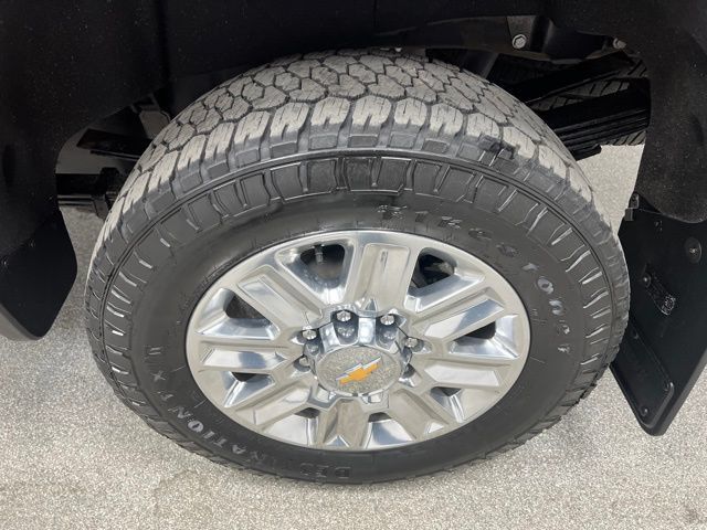 Used 2025 Chevrolet Silverado 3500 High Country w/ High Country Premium Package AWD/4WD image 16