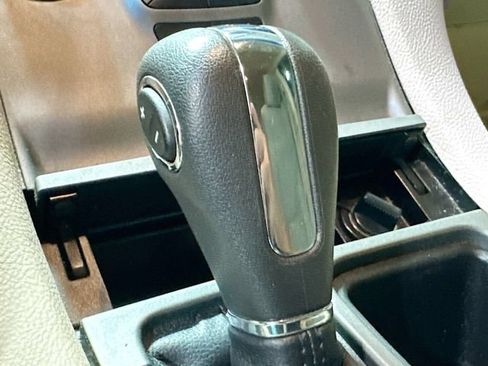 Used 2017 Ford Taurus SE FWD image 17