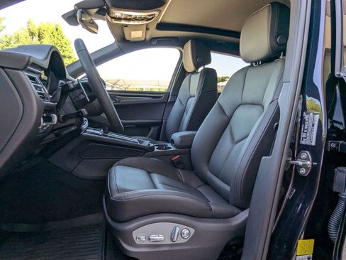 Certified 2025 Porsche Macan image 5