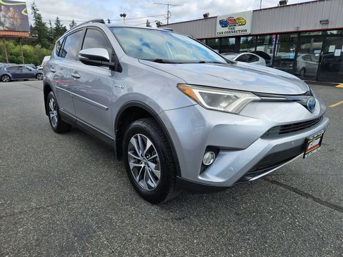 Used 2017 Toyota RAV4 XLE w/ Convenience Package AWD/4WD image 3