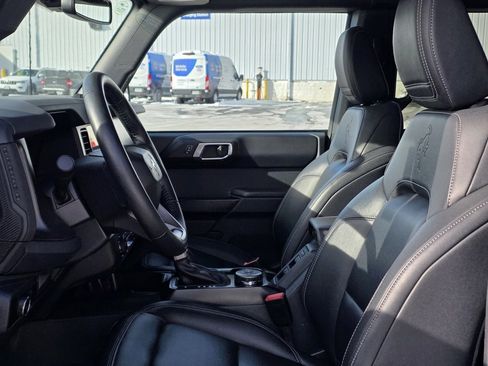 Used 2025 Ford Bronco Badlands image 16