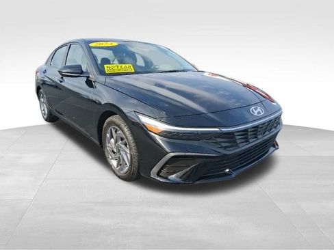 Used 2024 Hyundai Elantra SEL image 4
