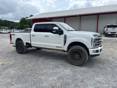 Used 2023 Ford F250 Platinum AWD/4WD image 4