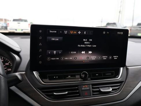 Used 2023 Nissan Altima 2.5 SL FWD image 11