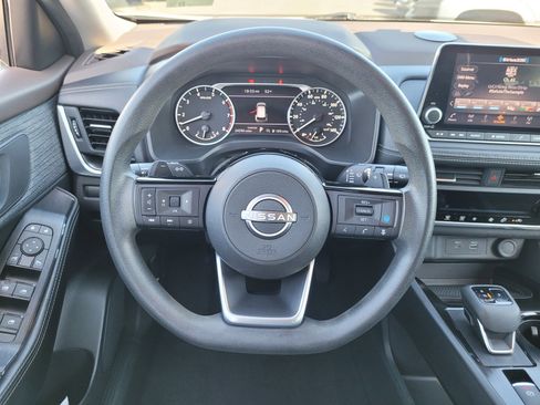 Used 2023 Nissan Rogue SV image 16