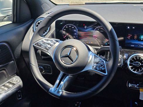 New 2025 Mercedes-Benz GLA 250 4MATIC image 16