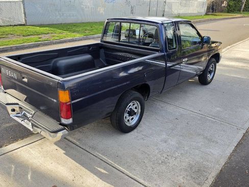 Used 1993 Nissan Pickup 2WD King Cab image 5
