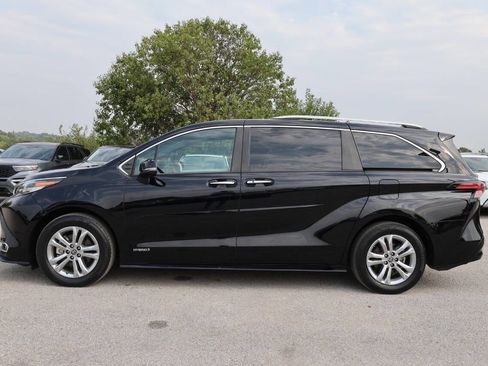 Used 2021 Toyota Sienna Platinum image 8