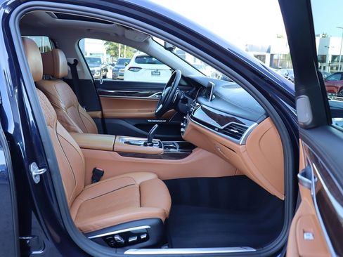 Used 2017 BMW 750i xDrive image 32