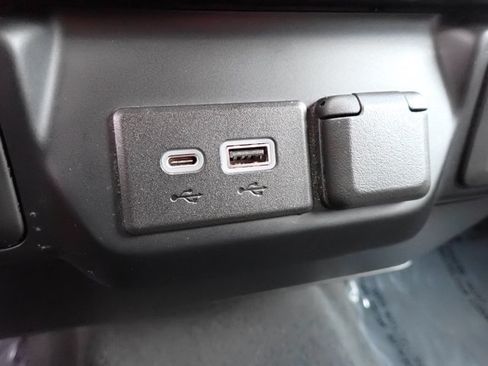 Used 2021 Chevrolet Silverado 1500 LT AWD/4WD image 17