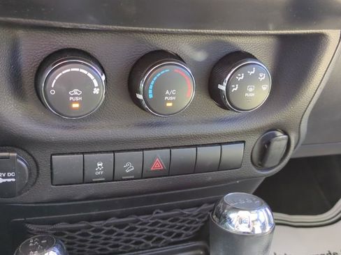 Used 2018 Jeep Wrangler Unlimited Sport w/ Connectivity Group AWD/4WD image 17
