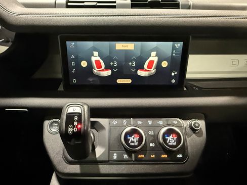 Used 2022 Land Rover Defender 110 S image 34