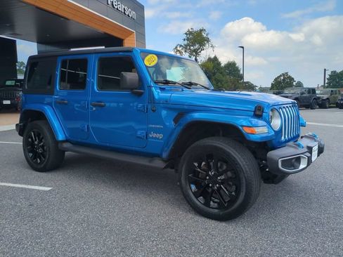 Used 2023 Jeep Wrangler Unlimited Sahara w/ Cold Weather Group AWD/4WD image 2