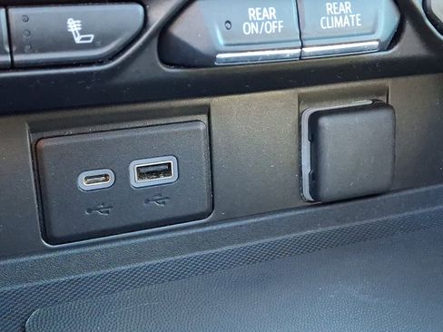 Used 2022 Chevrolet Tahoe LT w/ LT Signature Package image 25