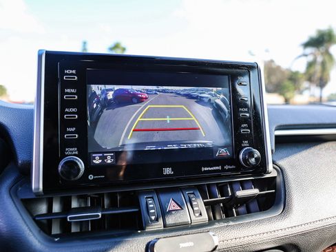 Used 2020 Toyota RAV4 Limited image 15