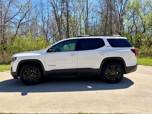 Used 2023 GMC Acadia SLE w/ Driver Convenience Package FWD image 11