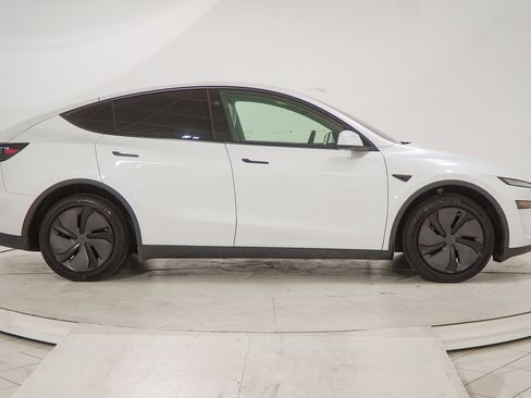 Used 2026 Tesla Model Y AWD image 17