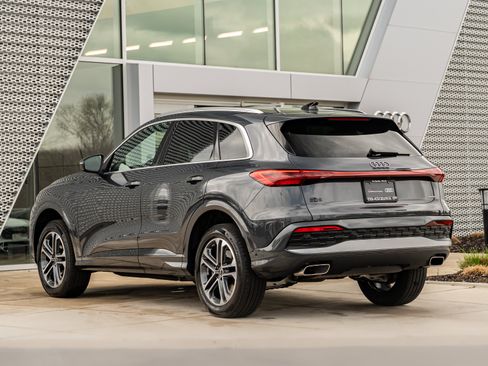 Certified 2025 Audi Q5 Premium w/ Convenience Package AWD/4WD image 5