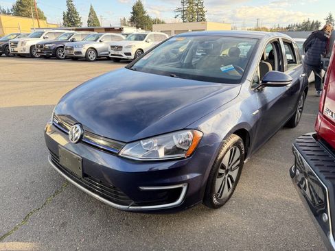 Used 2016 Volkswagen e-Golf SE image 1