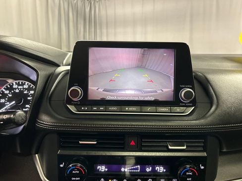 Used 2024 Nissan Rogue SV w/ SV Premium Package AWD/4WD image 16