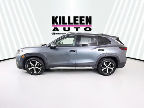 Used 2025 Volkswagen Tiguan SE FWD image 4