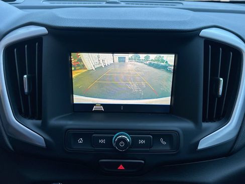 Used 2021 GMC Terrain SLE w/ Driver Convenience Package AWD/4WD image 18