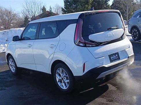 Certified 2023 Kia Soul LX w/ LX Technology Package image 9