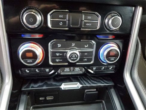 Used 2022 GMC Yukon XL Denali image 22