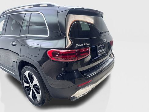 Used 2025 Mercedes-Benz GLB 250 4MATIC image 19