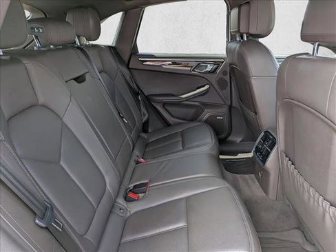 Used 2019 Porsche Macan image 21