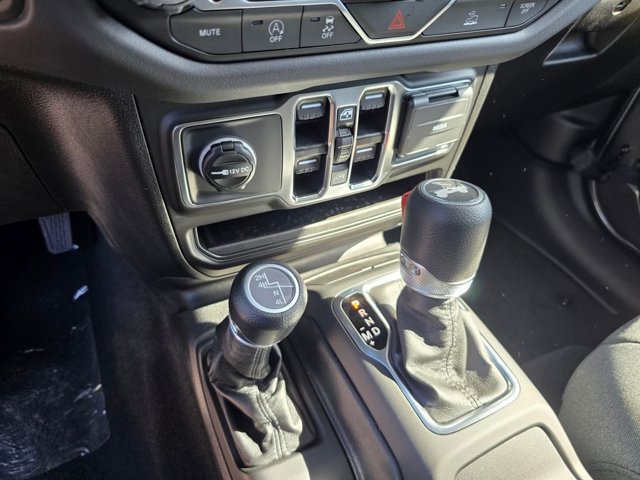 New 2025 Jeep Wrangler Unlimited Sahara w/ Technology Group AWD/4WD image 28