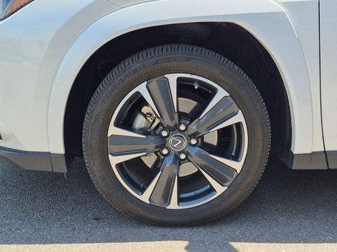 Used 2024 Lexus UX 250h AWD w/ Premium Package image 11