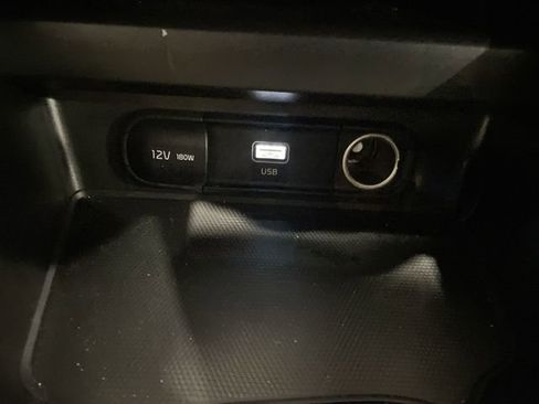 Used 2025 Kia Soul LX w/ LX Technology Package FWD image 24
