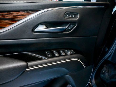 Used 2023 Cadillac Escalade ESV Premium Luxury image 17