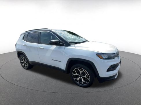 Used 2025 Jeep Compass Limited image 2