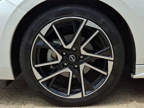 Used 2025 Nissan Sentra SR FWD image 8