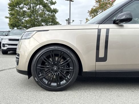 New 2025 Land Rover Range Rover SE image 9