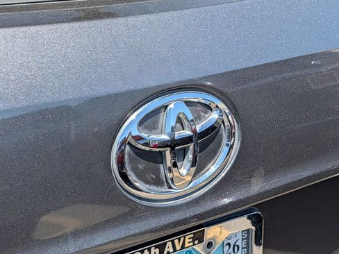 Used 2020 Toyota Highlander XLE FWD image 11